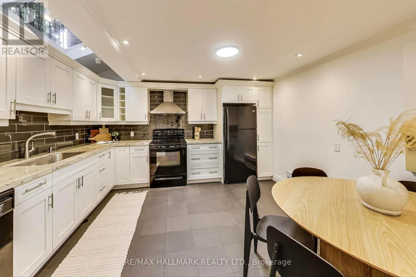 88 POULETT STREET