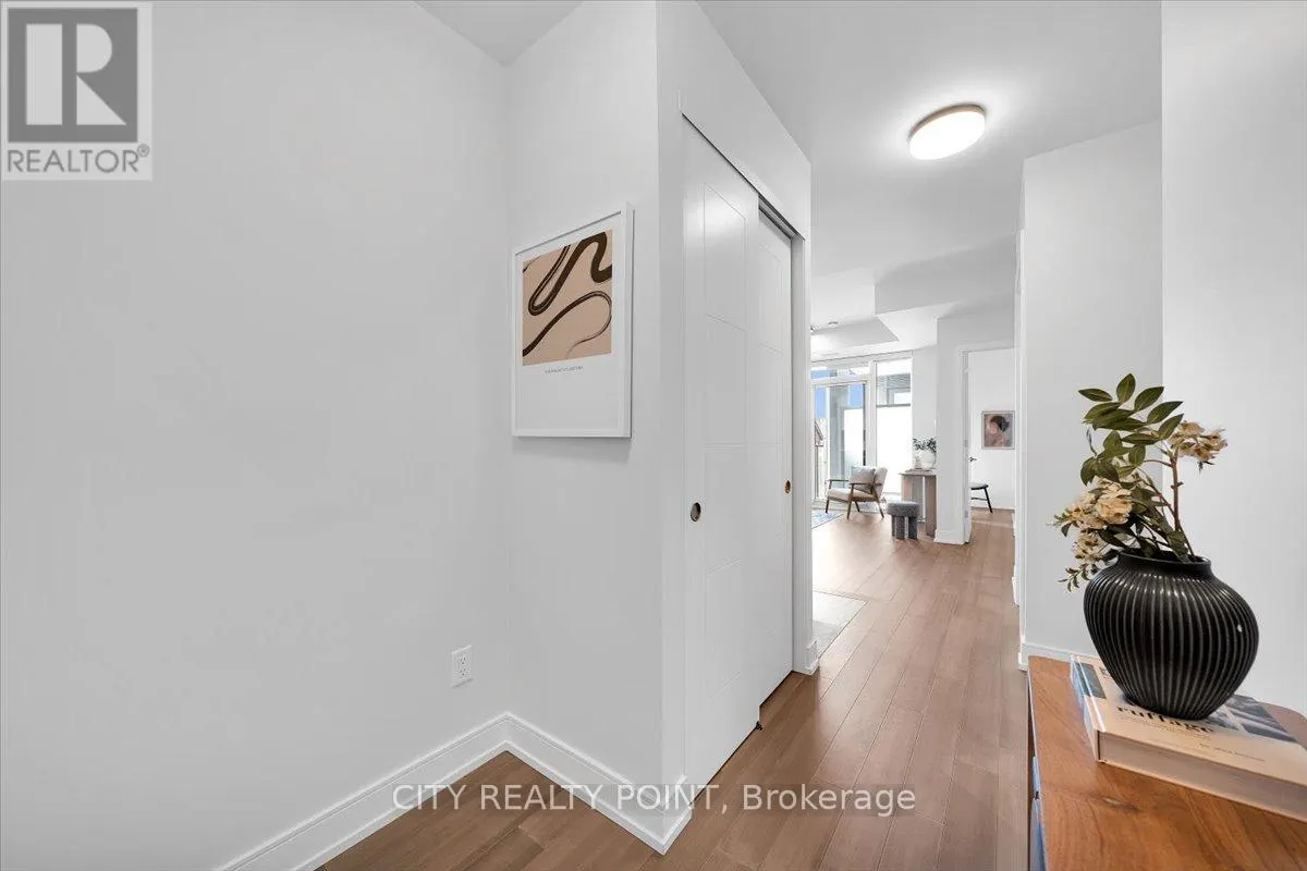 512 - 664 SPADINA AVENUE
