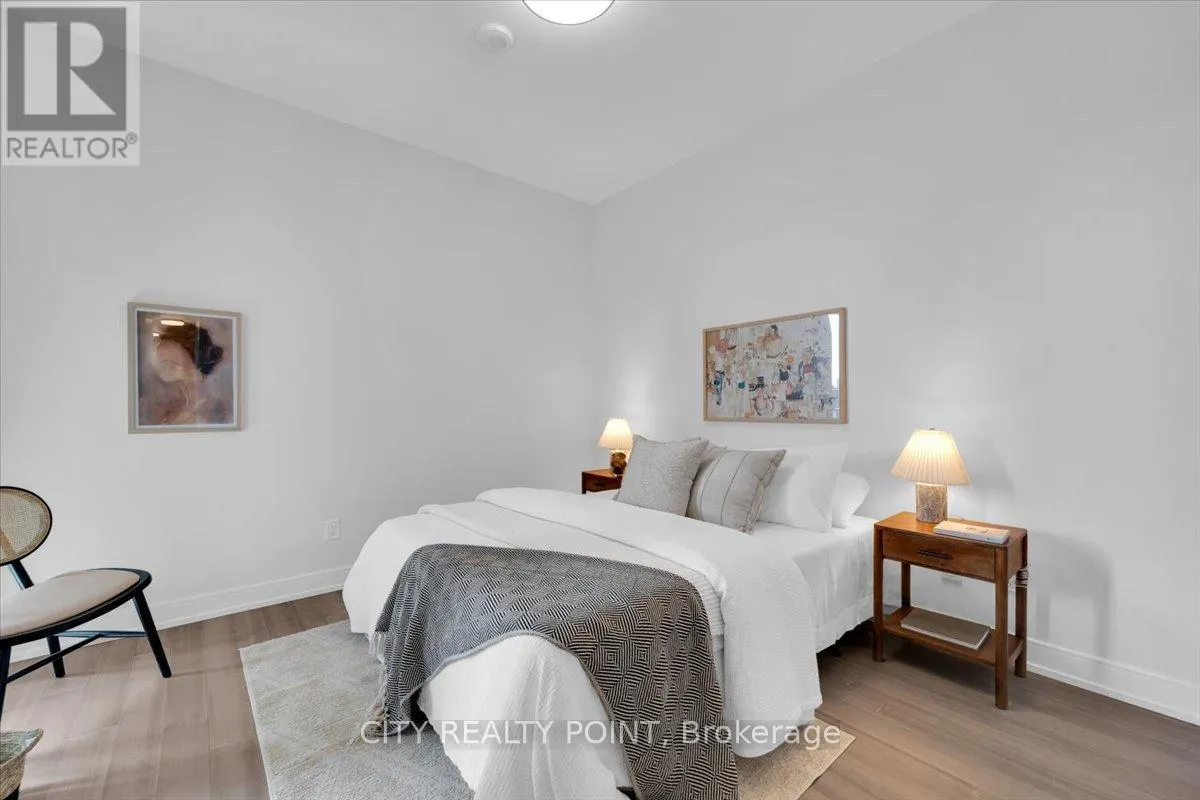 512 - 664 SPADINA AVENUE