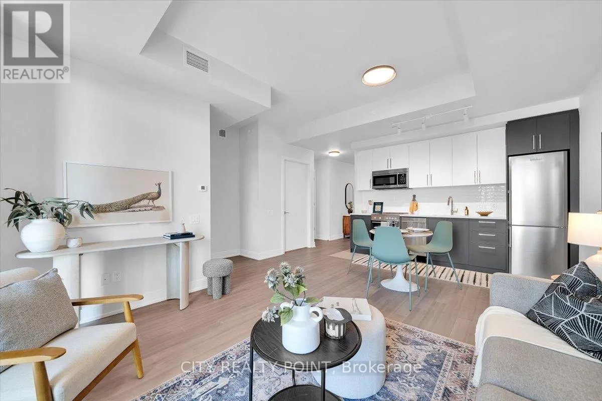 512 - 664 SPADINA AVENUE