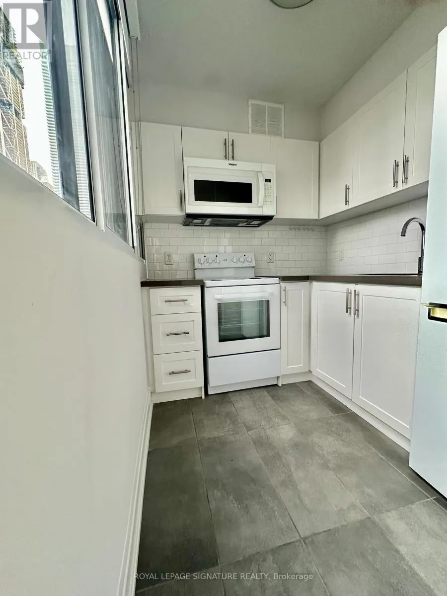 1414 - 33 ISABELLA STREET