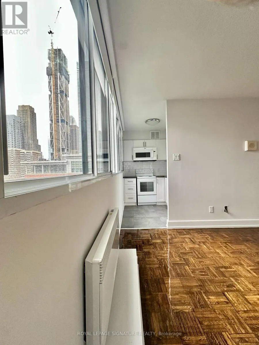 1414 - 33 ISABELLA STREET