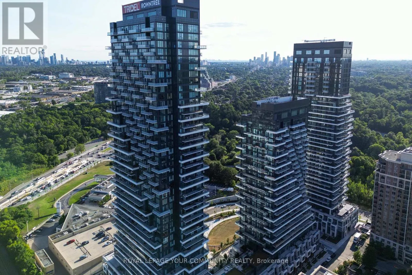 101 - 10 INN ON THE PARK DRIVE