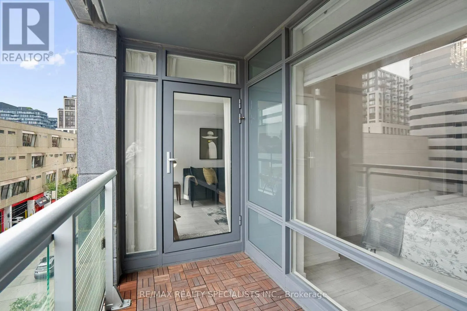 610 - 525 ADELAIDE STREET W
