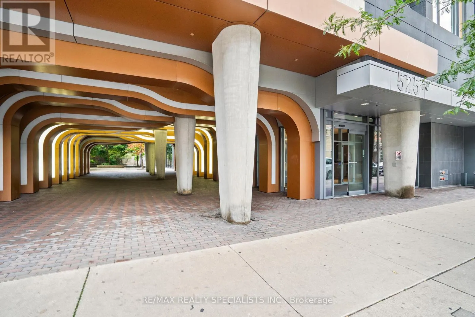 610 - 525 ADELAIDE STREET W