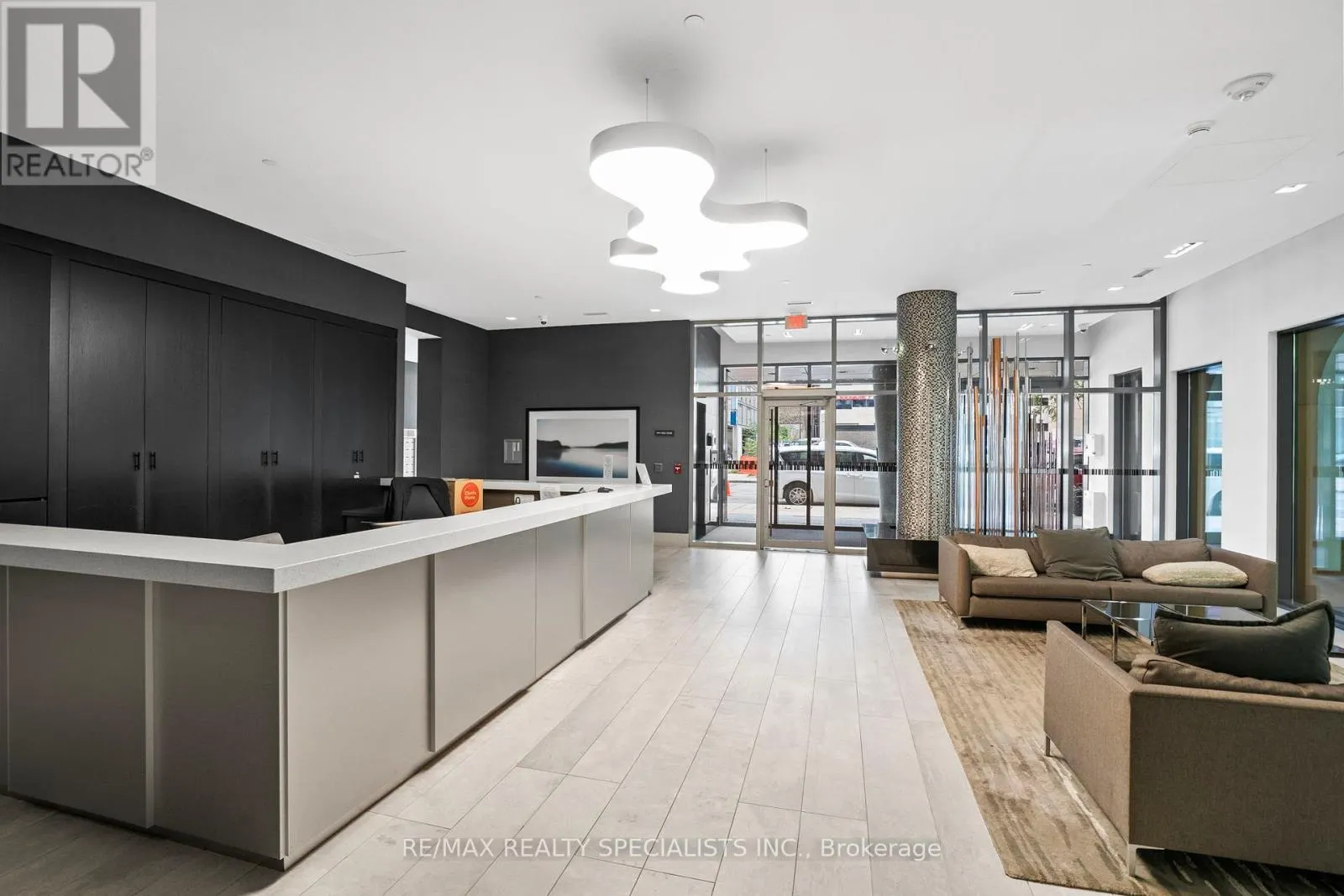 610 - 525 ADELAIDE STREET W