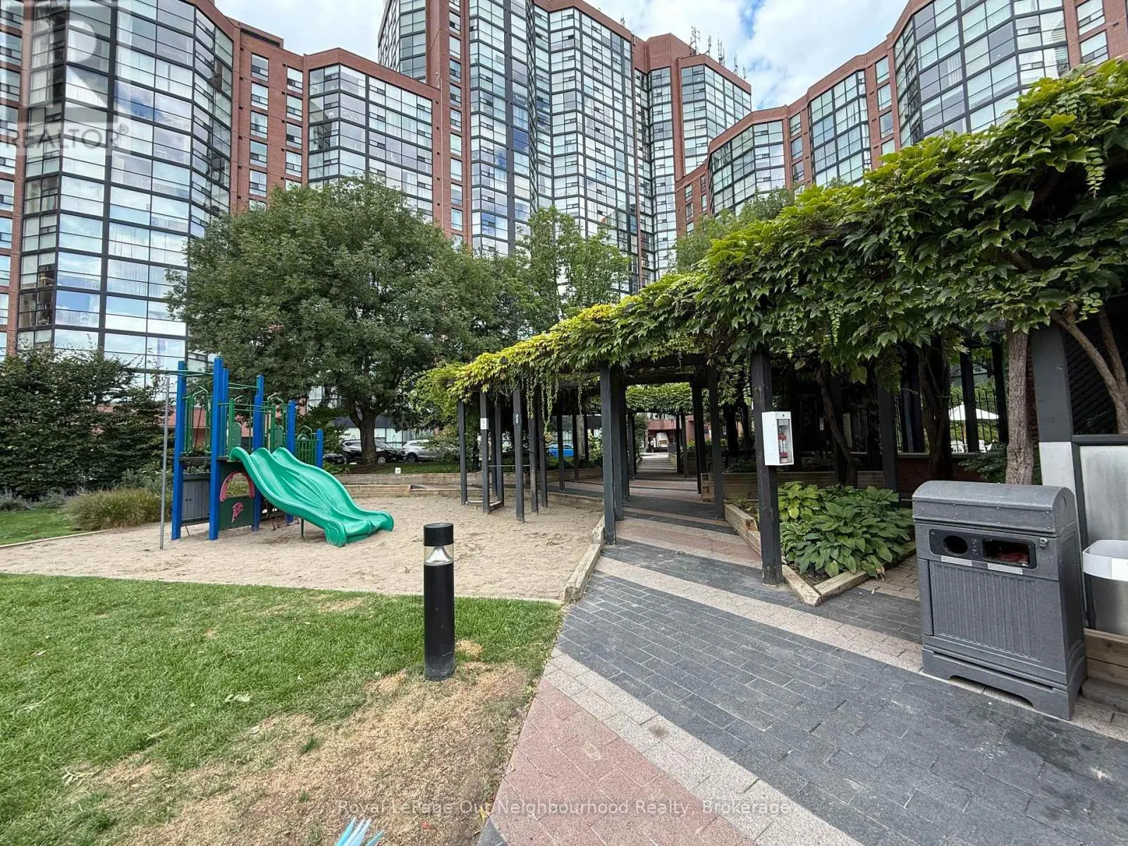 PH13 - 701 KING STREET W, #PH13