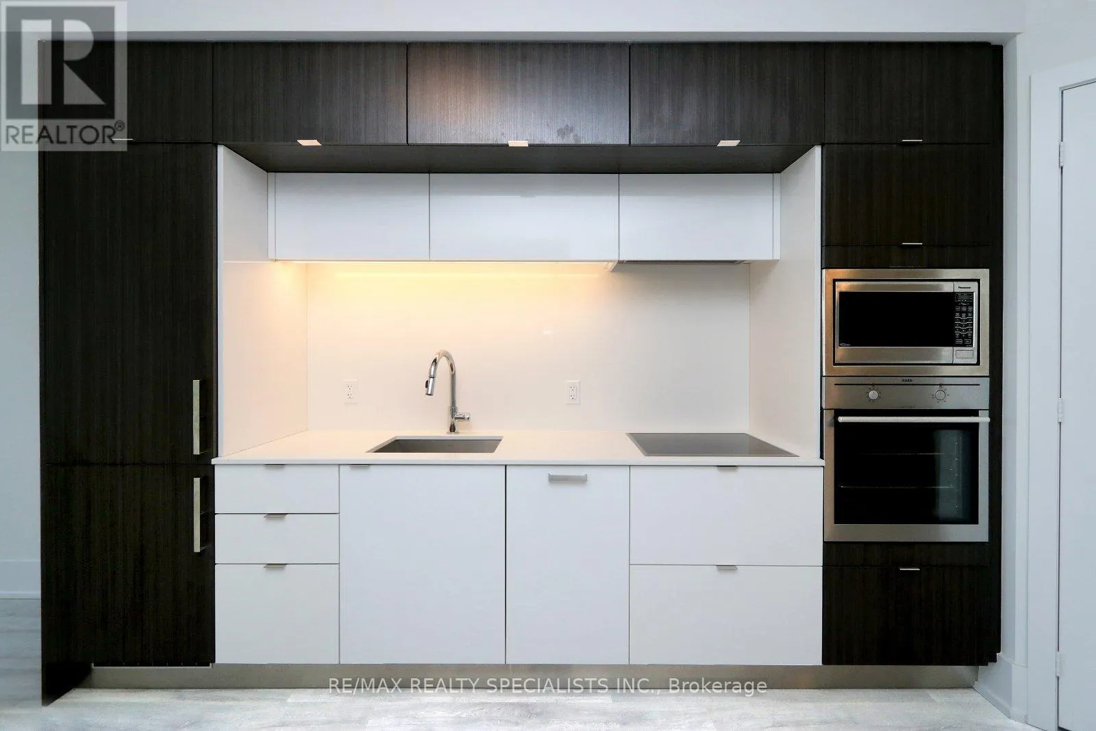 313 - 1 EDGEWATER DRIVE