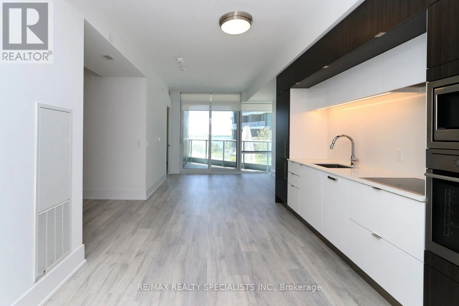 313 - 1 EDGEWATER DRIVE
