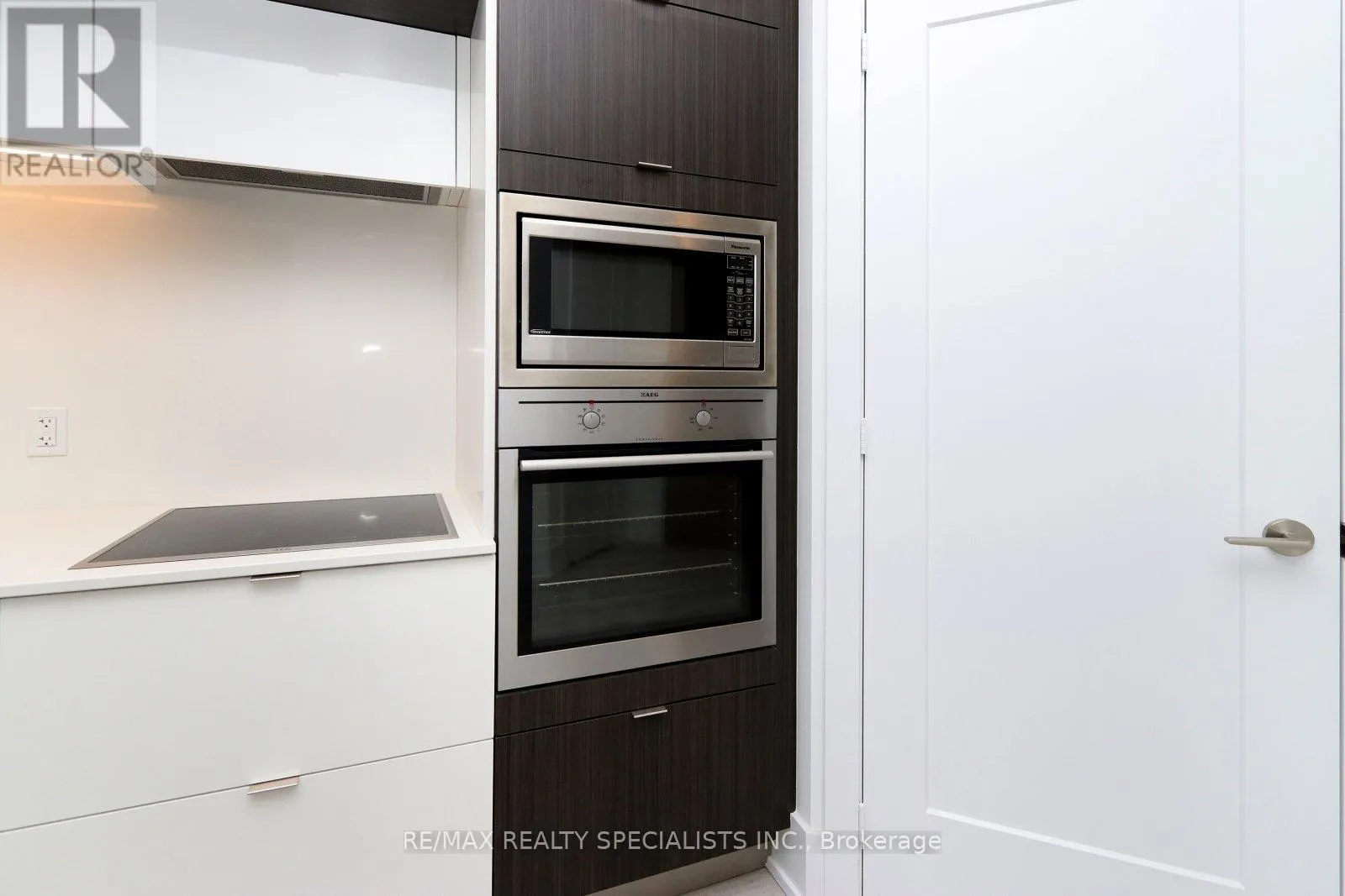 313 - 1 EDGEWATER DRIVE