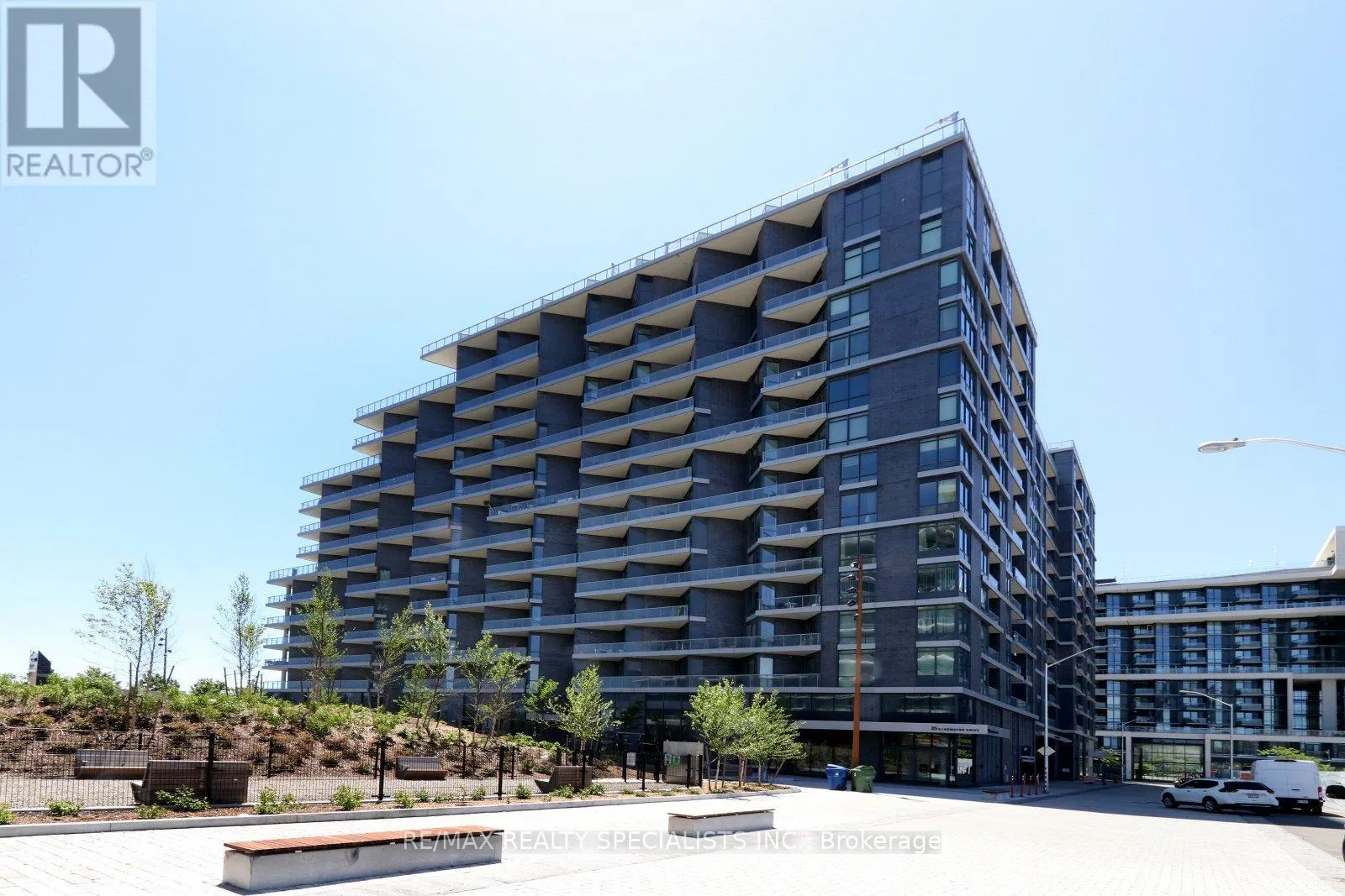 313 - 1 EDGEWATER DRIVE