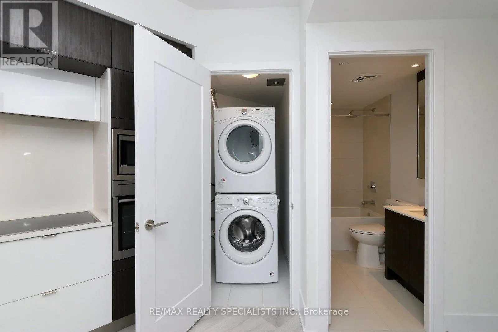 313 - 1 EDGEWATER DRIVE