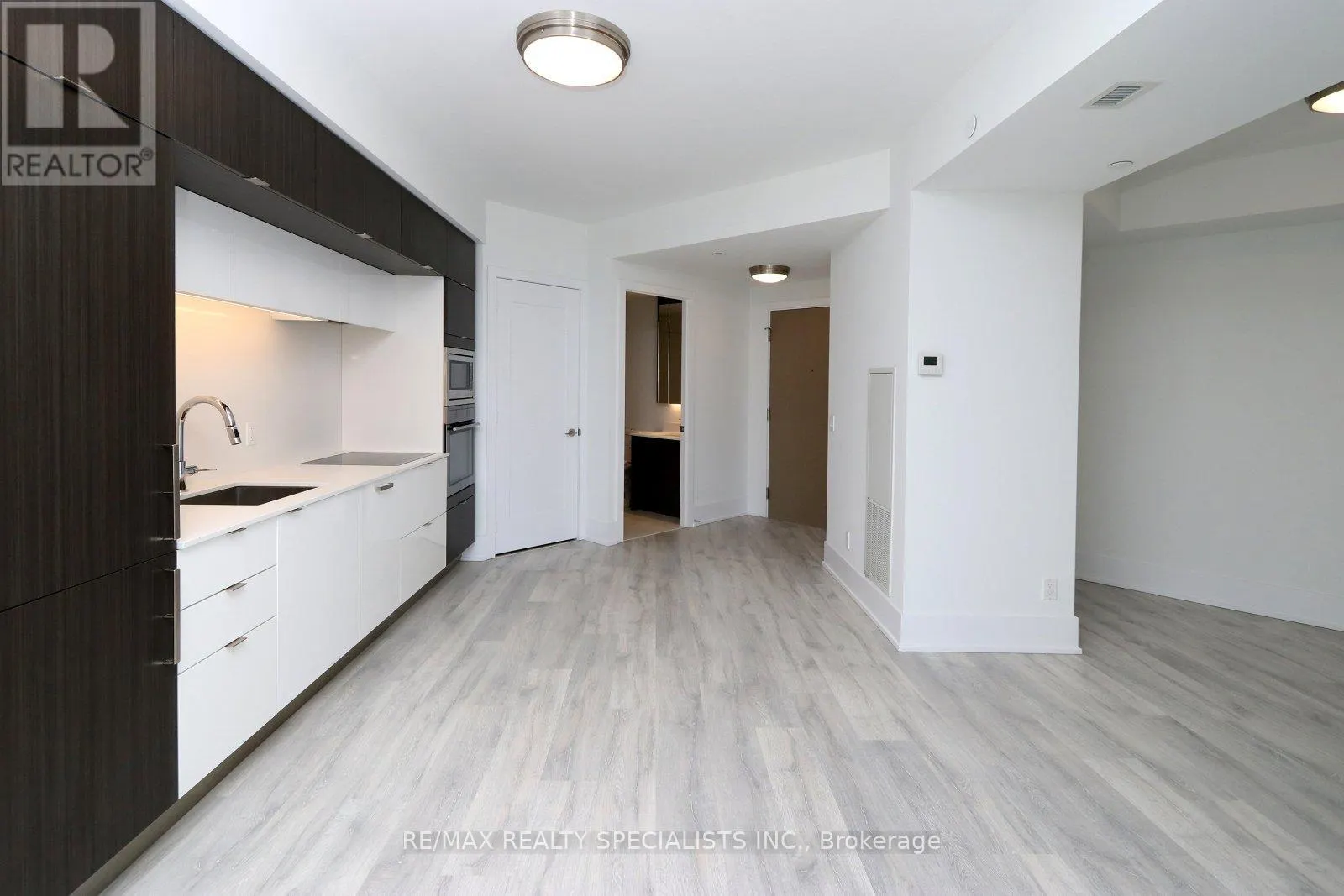 313 - 1 EDGEWATER DRIVE