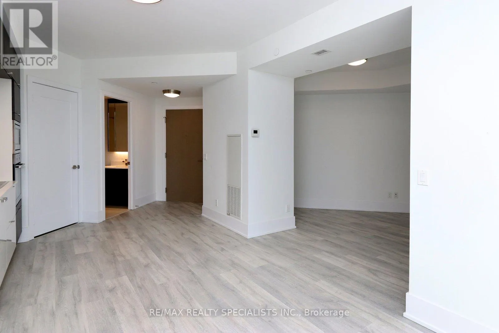 313 - 1 EDGEWATER DRIVE