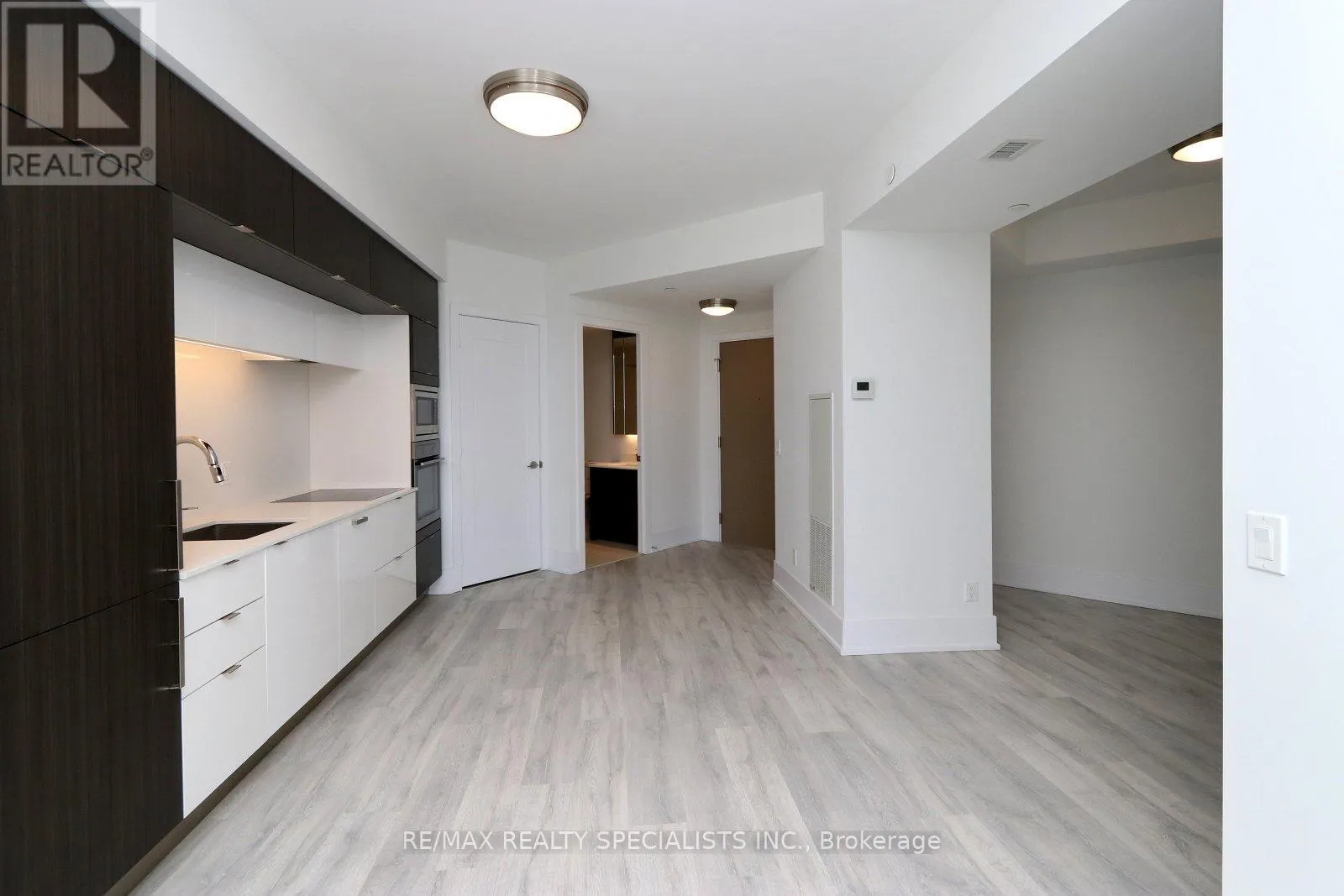313 - 1 EDGEWATER DRIVE