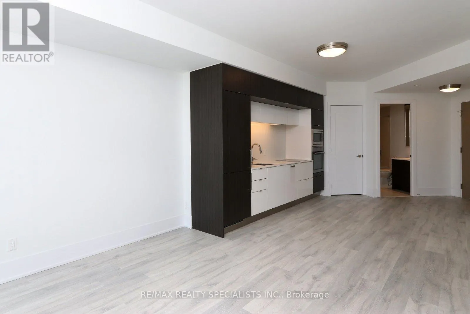 313 - 1 EDGEWATER DRIVE