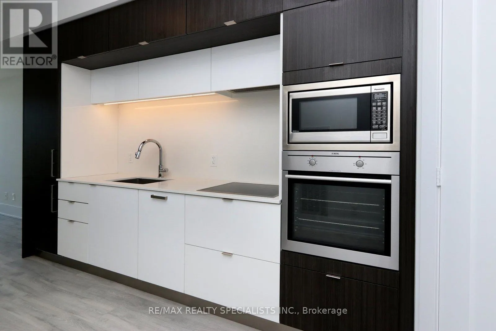 313 - 1 EDGEWATER DRIVE