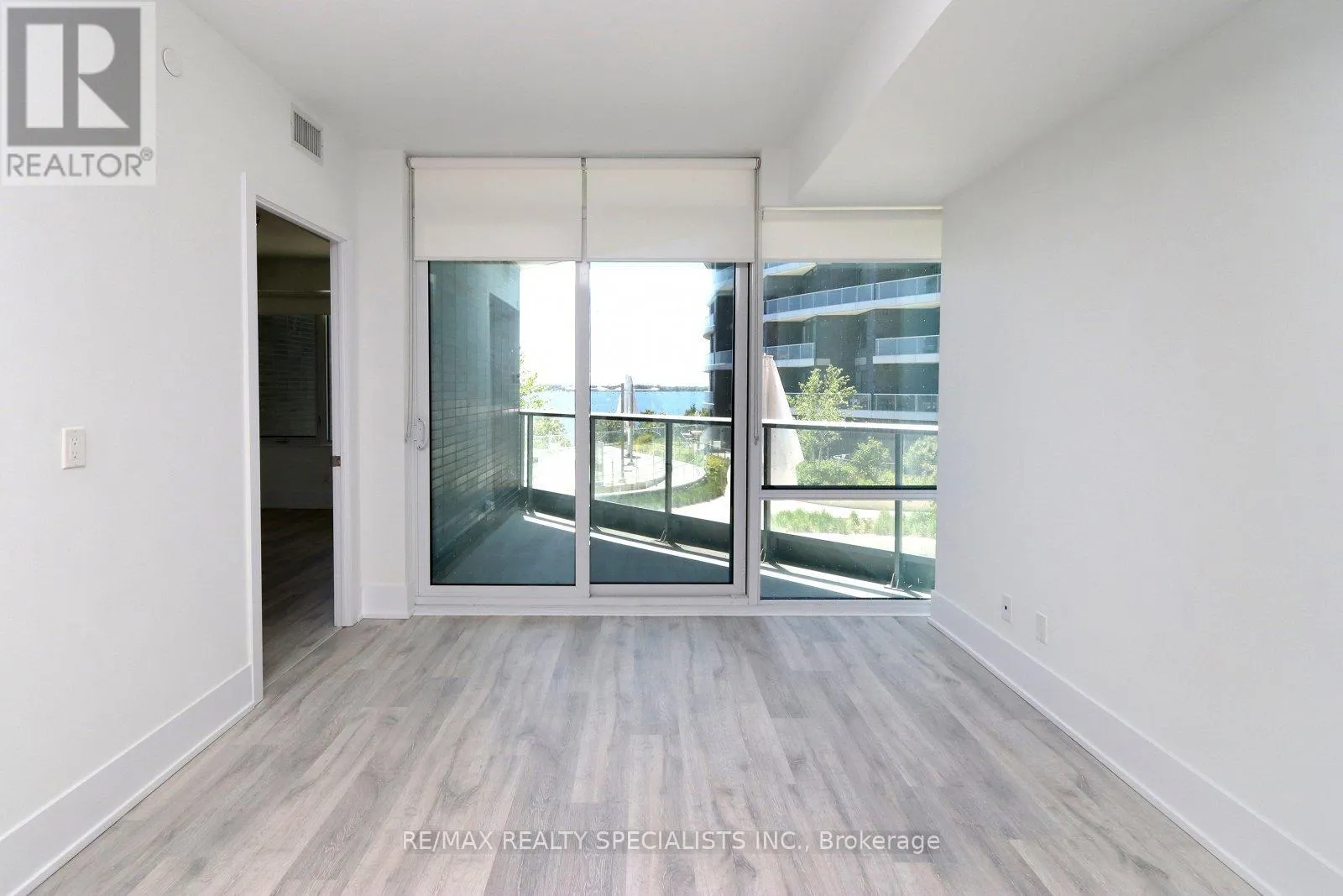 313 - 1 EDGEWATER DRIVE