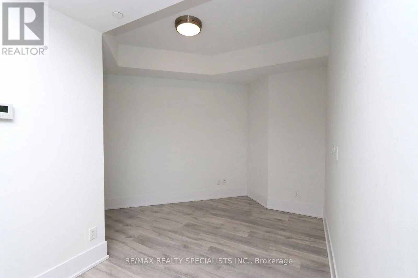 313 - 1 EDGEWATER DRIVE