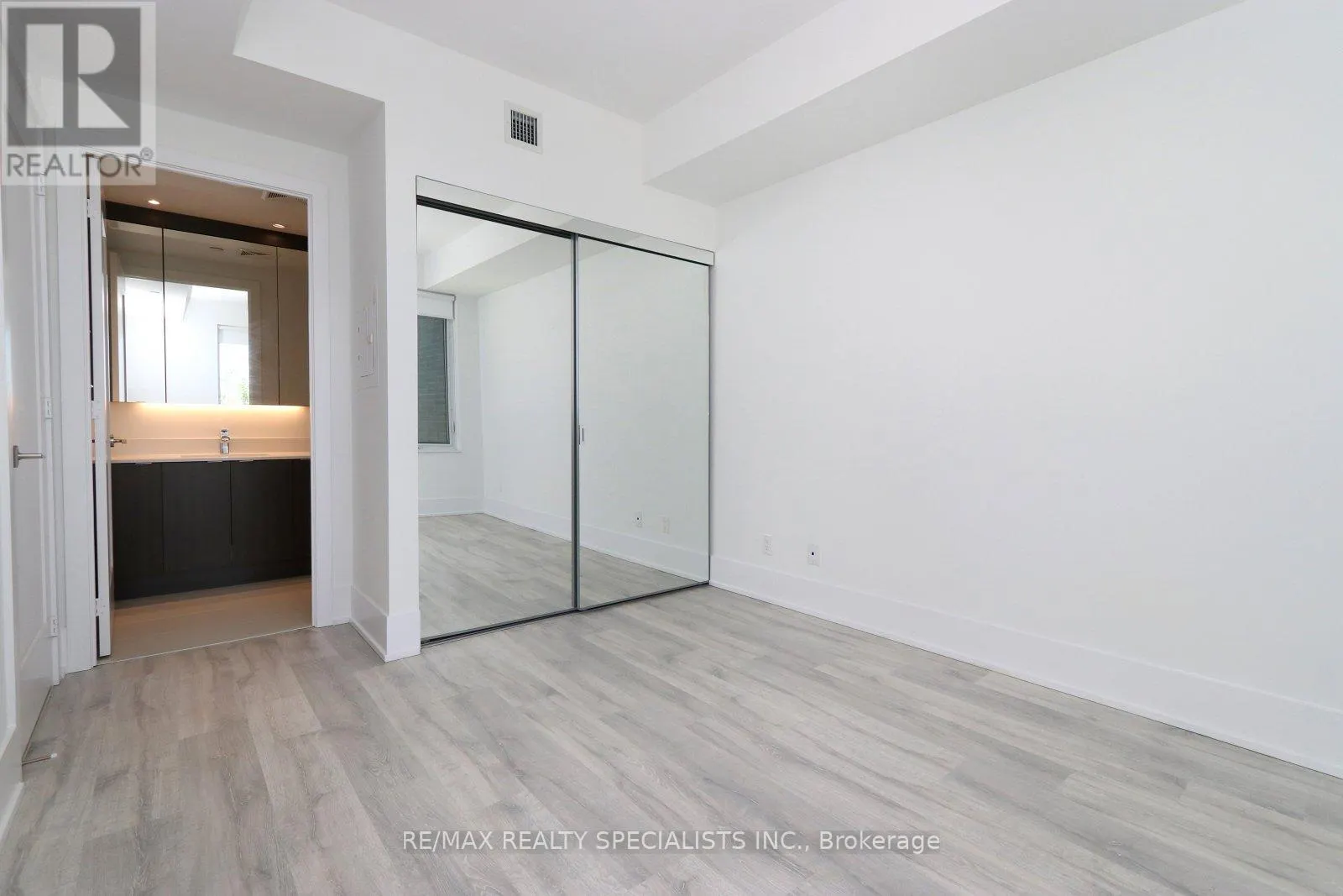 313 - 1 EDGEWATER DRIVE