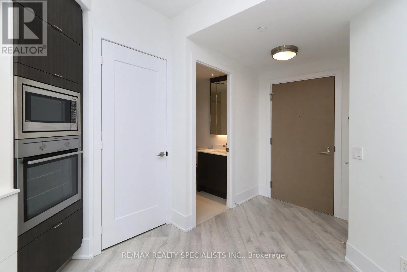 313 - 1 EDGEWATER DRIVE