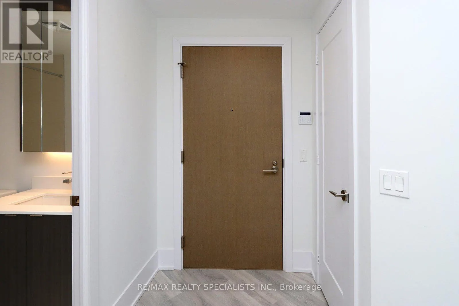 313 - 1 EDGEWATER DRIVE