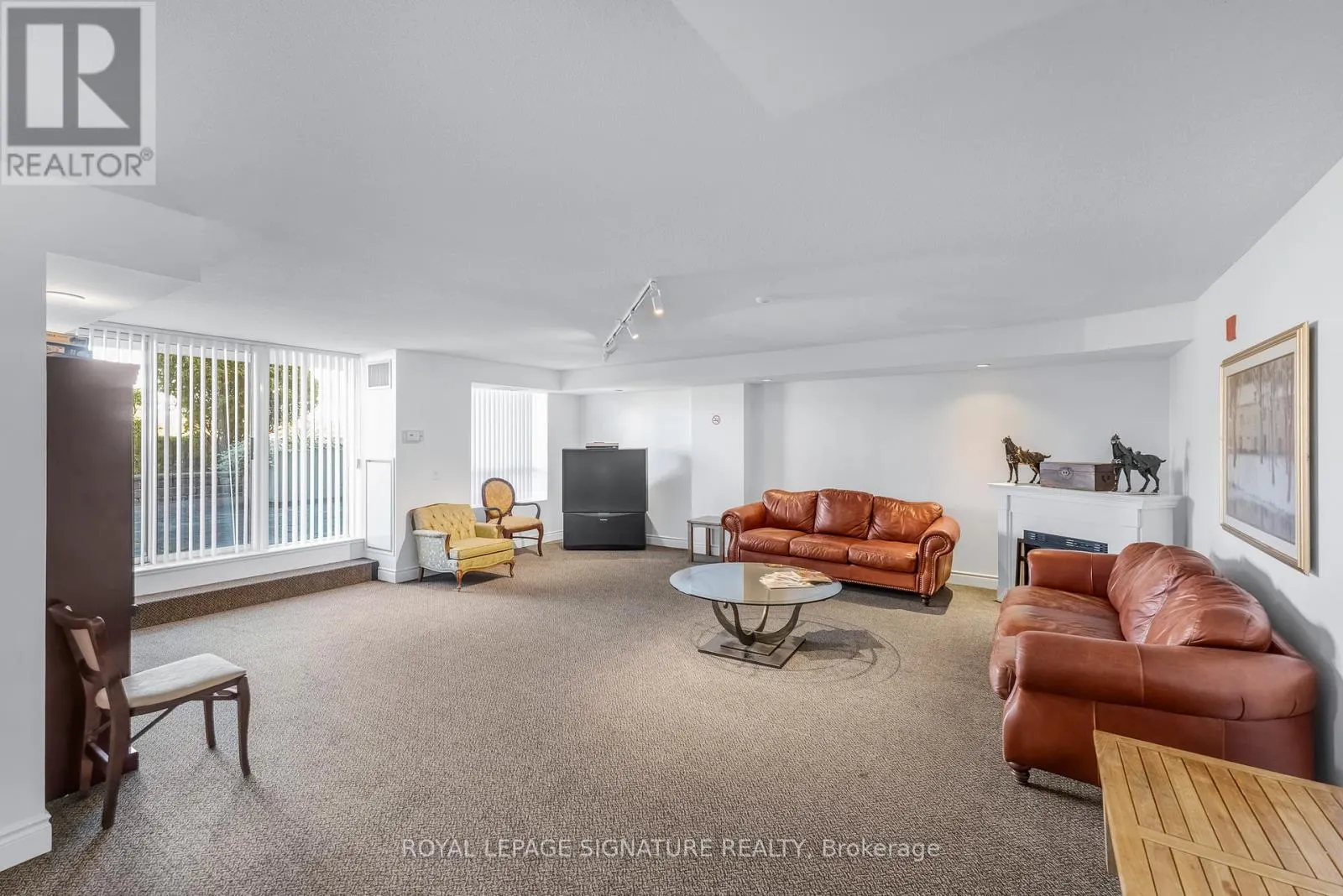 317 - 18 WANLESS AVENUE