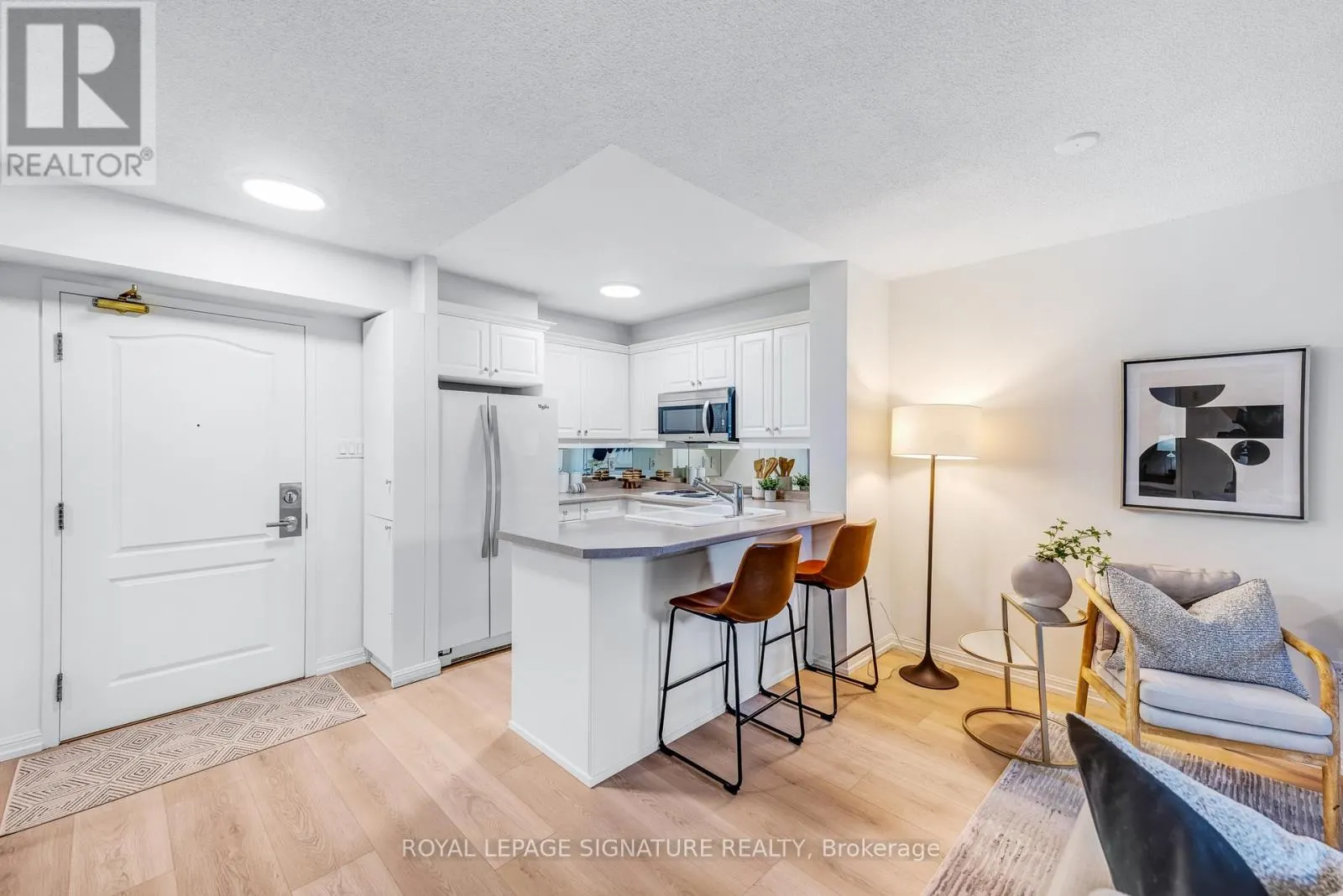 317 - 18 WANLESS AVENUE