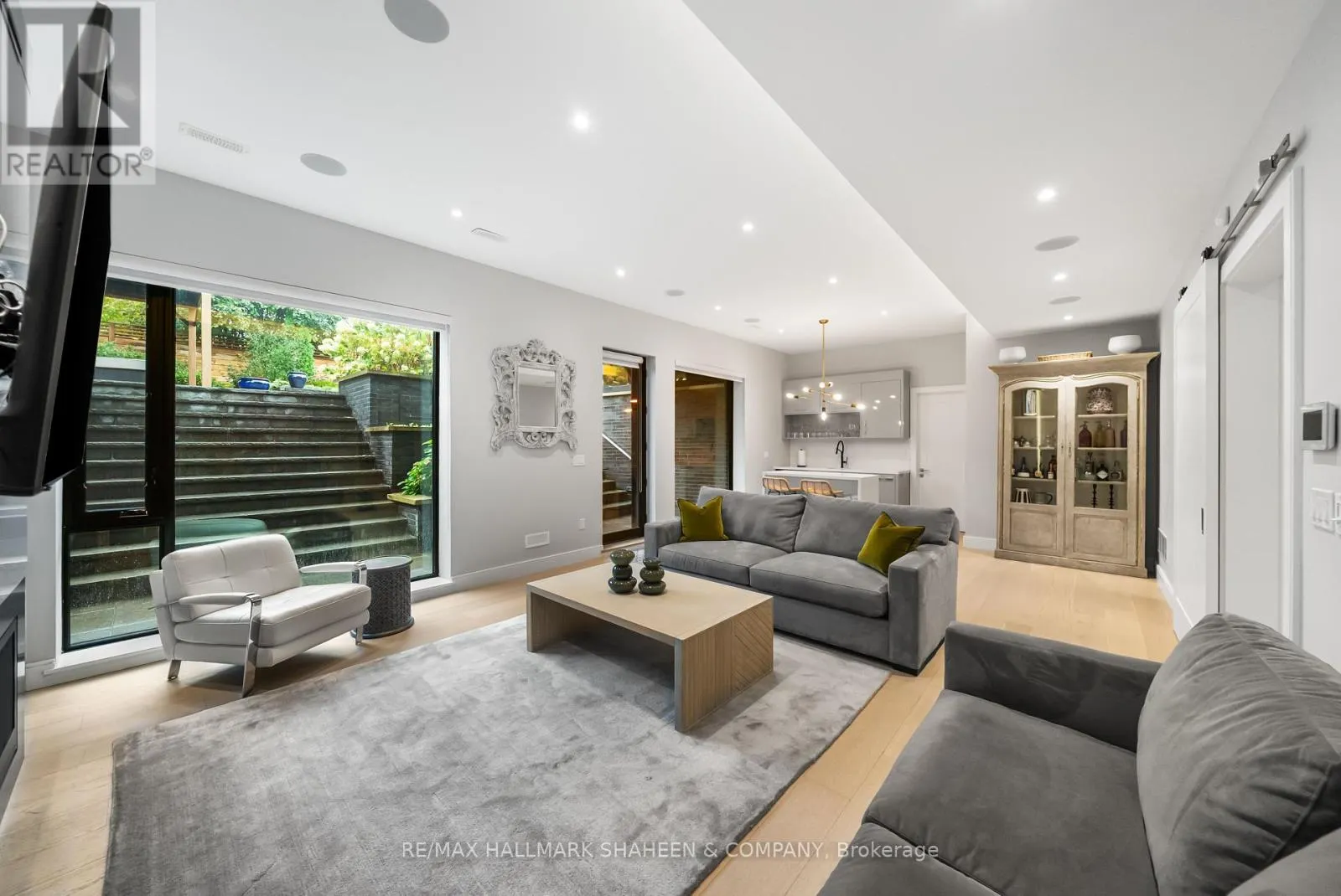 67 CLANSMAN BOULEVARD