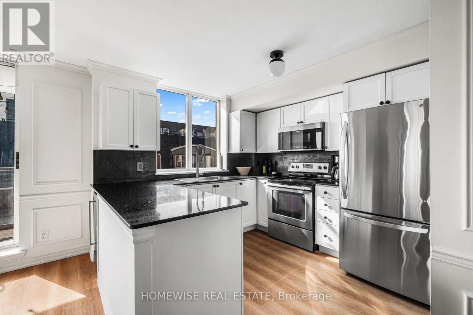 404 - 1369 BLOOR STREET W