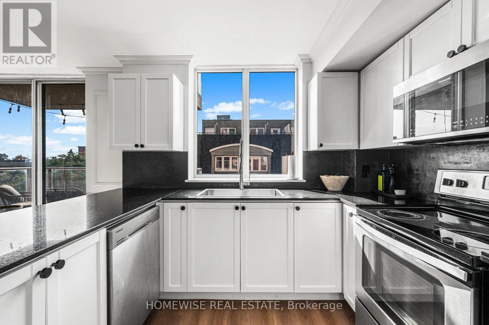 404 - 1369 BLOOR STREET W