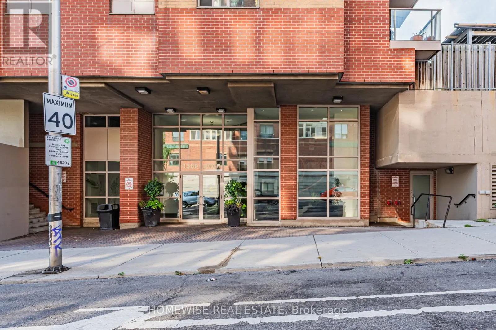 404 - 1369 BLOOR STREET W
