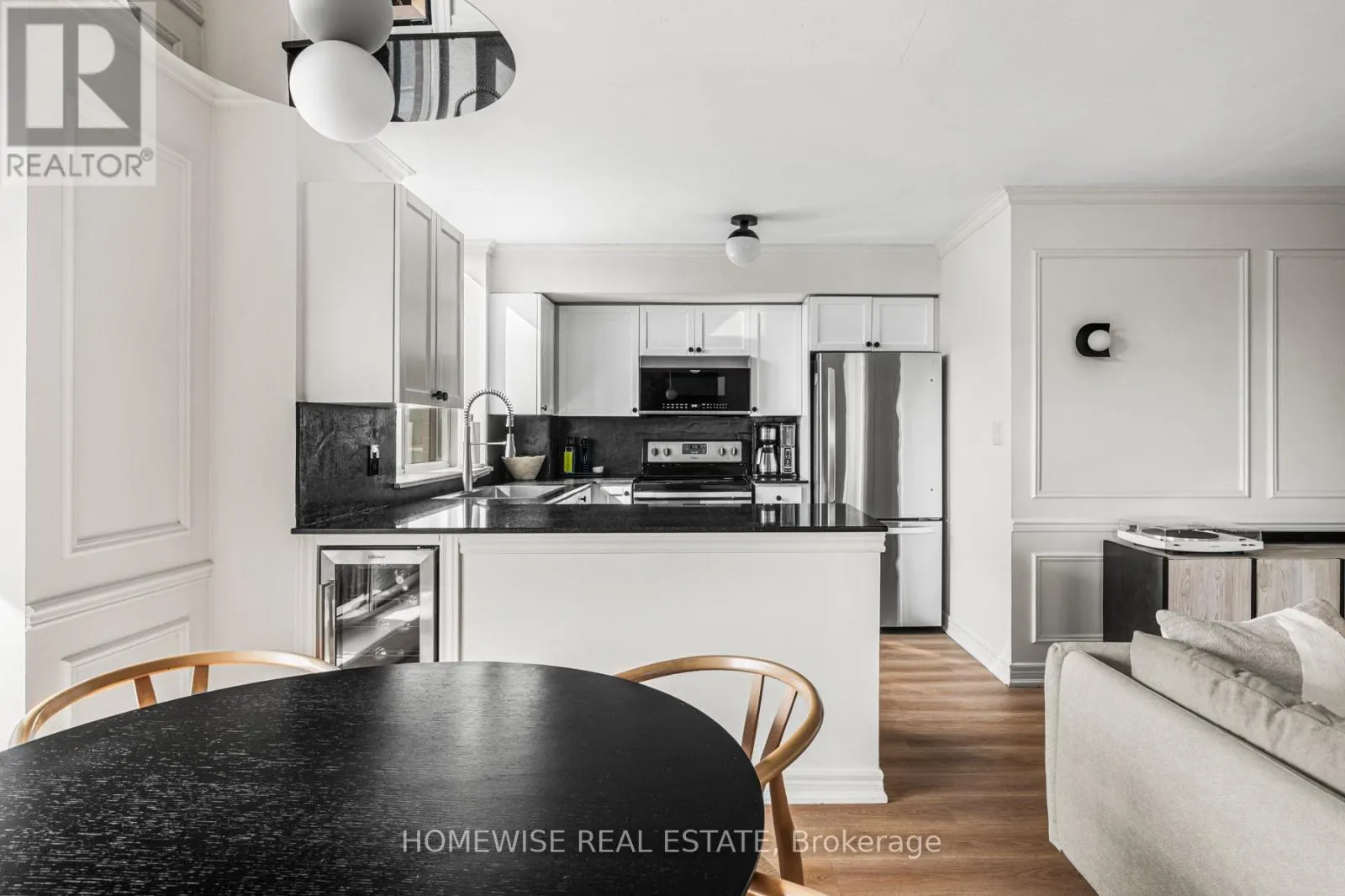 404 - 1369 BLOOR STREET W