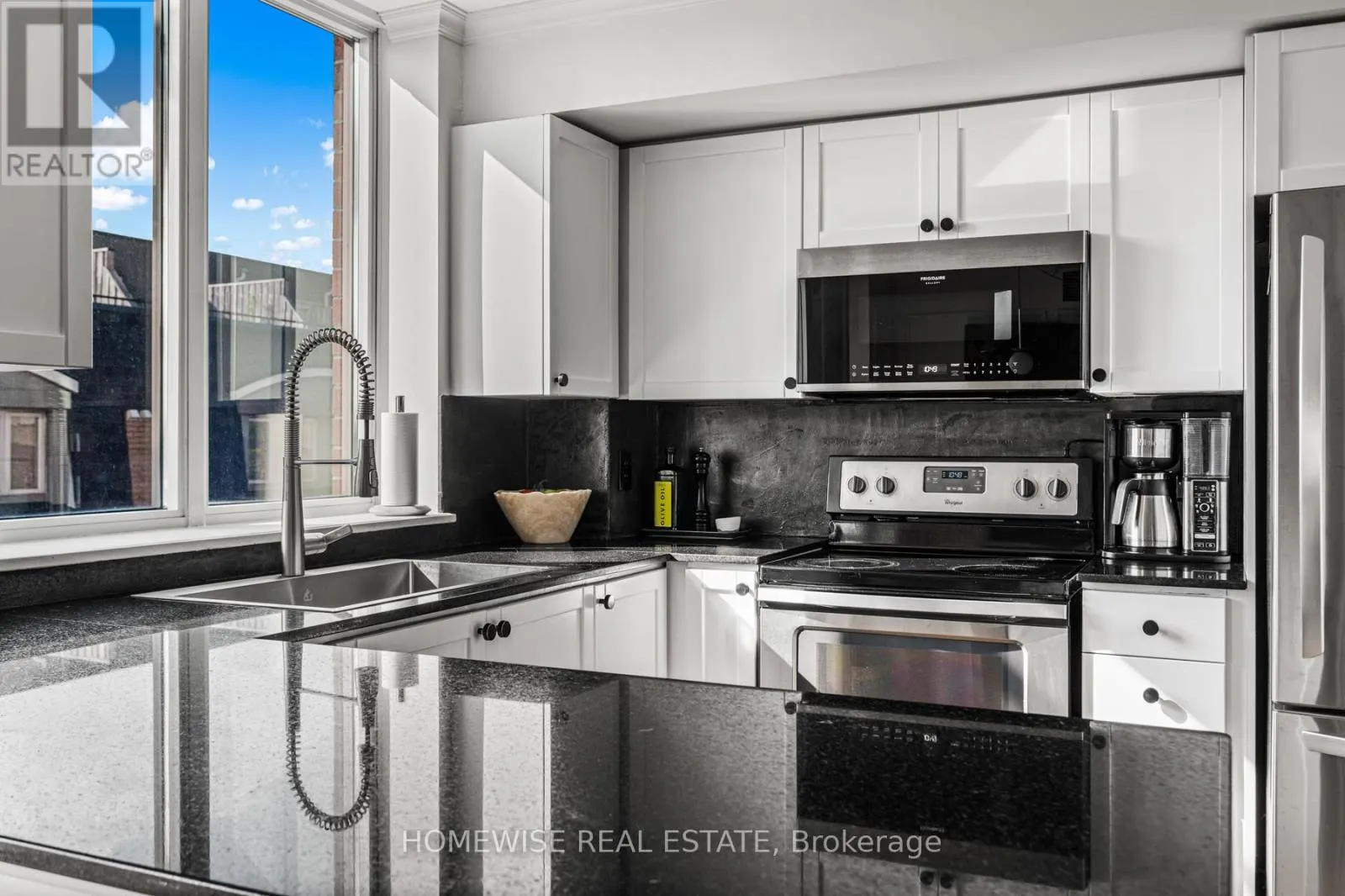 404 - 1369 BLOOR STREET W