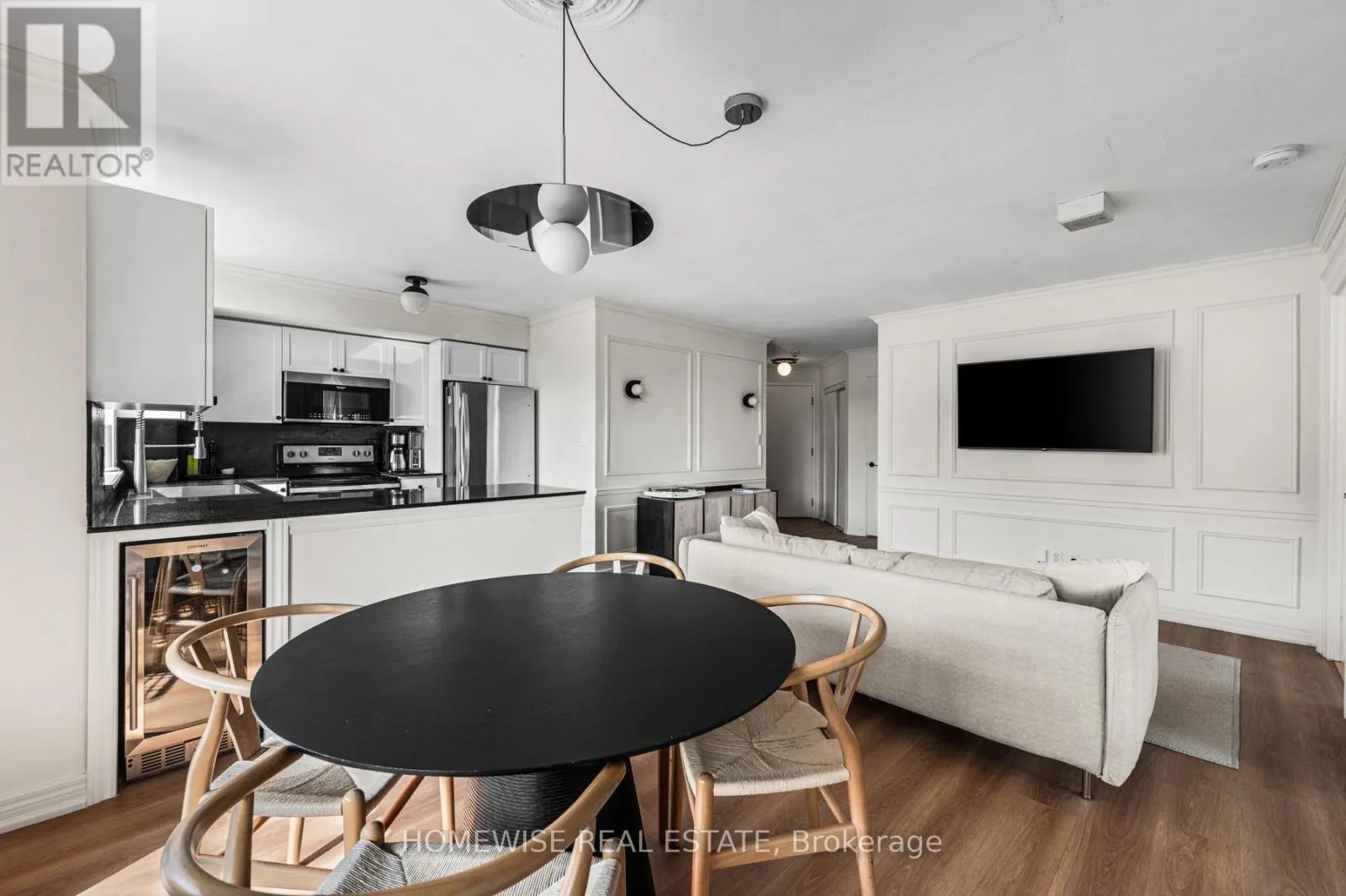 404 - 1369 BLOOR STREET W