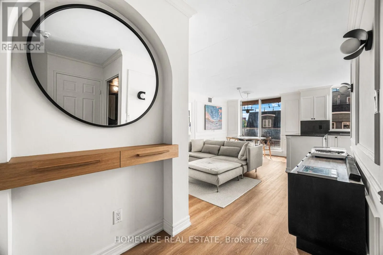 404 - 1369 BLOOR STREET W