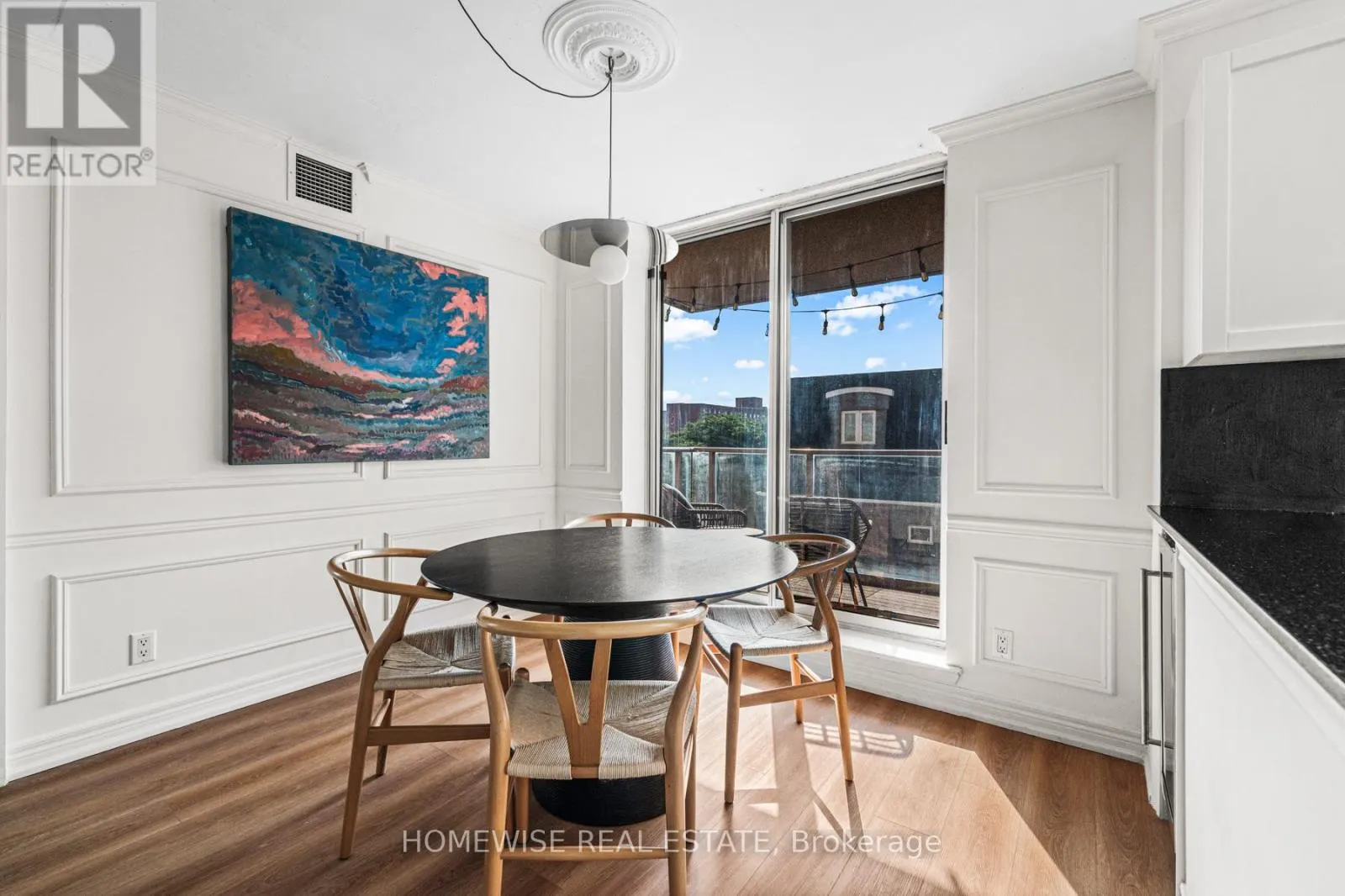 404 - 1369 BLOOR STREET W