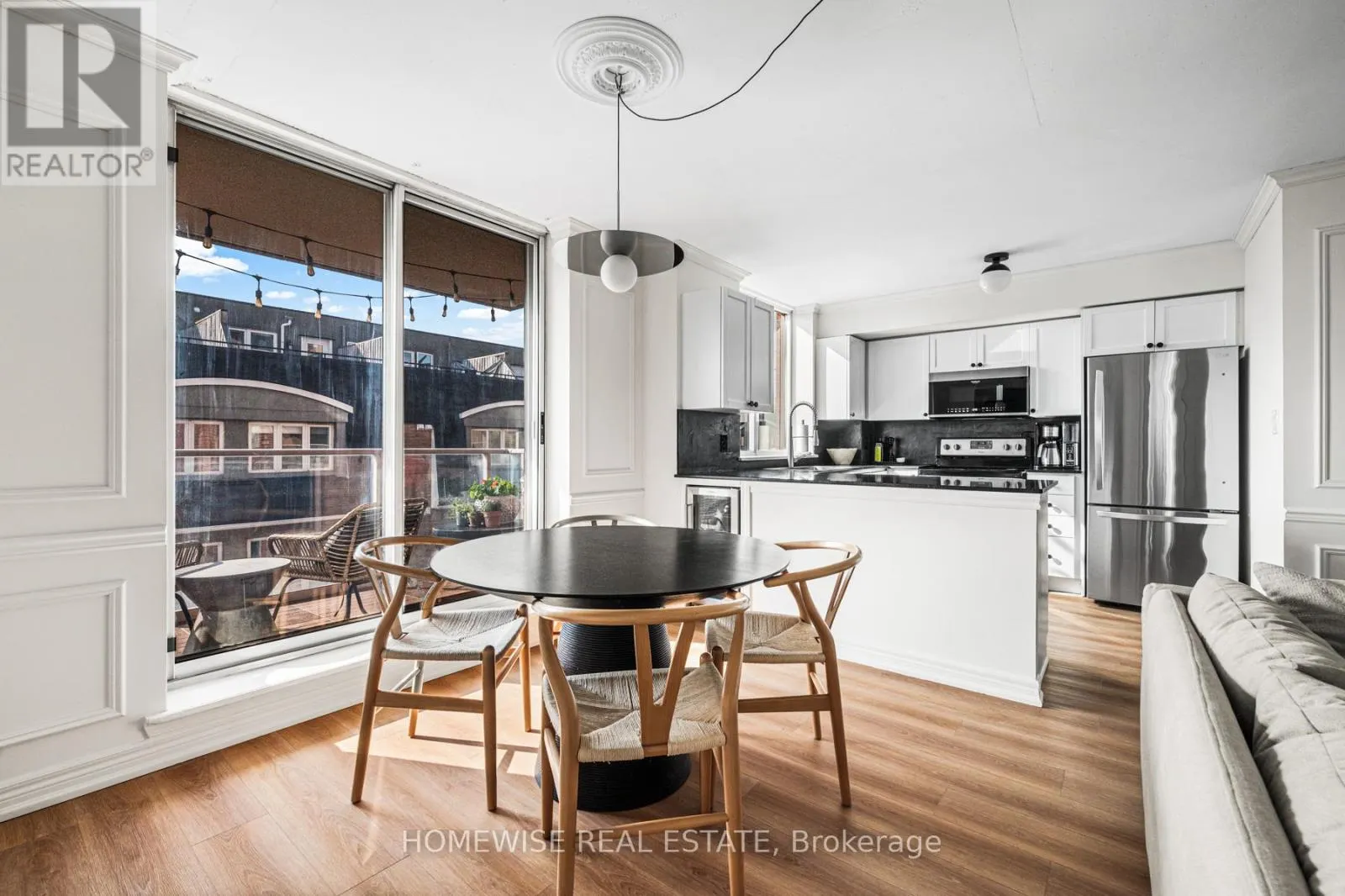 404 - 1369 BLOOR STREET W