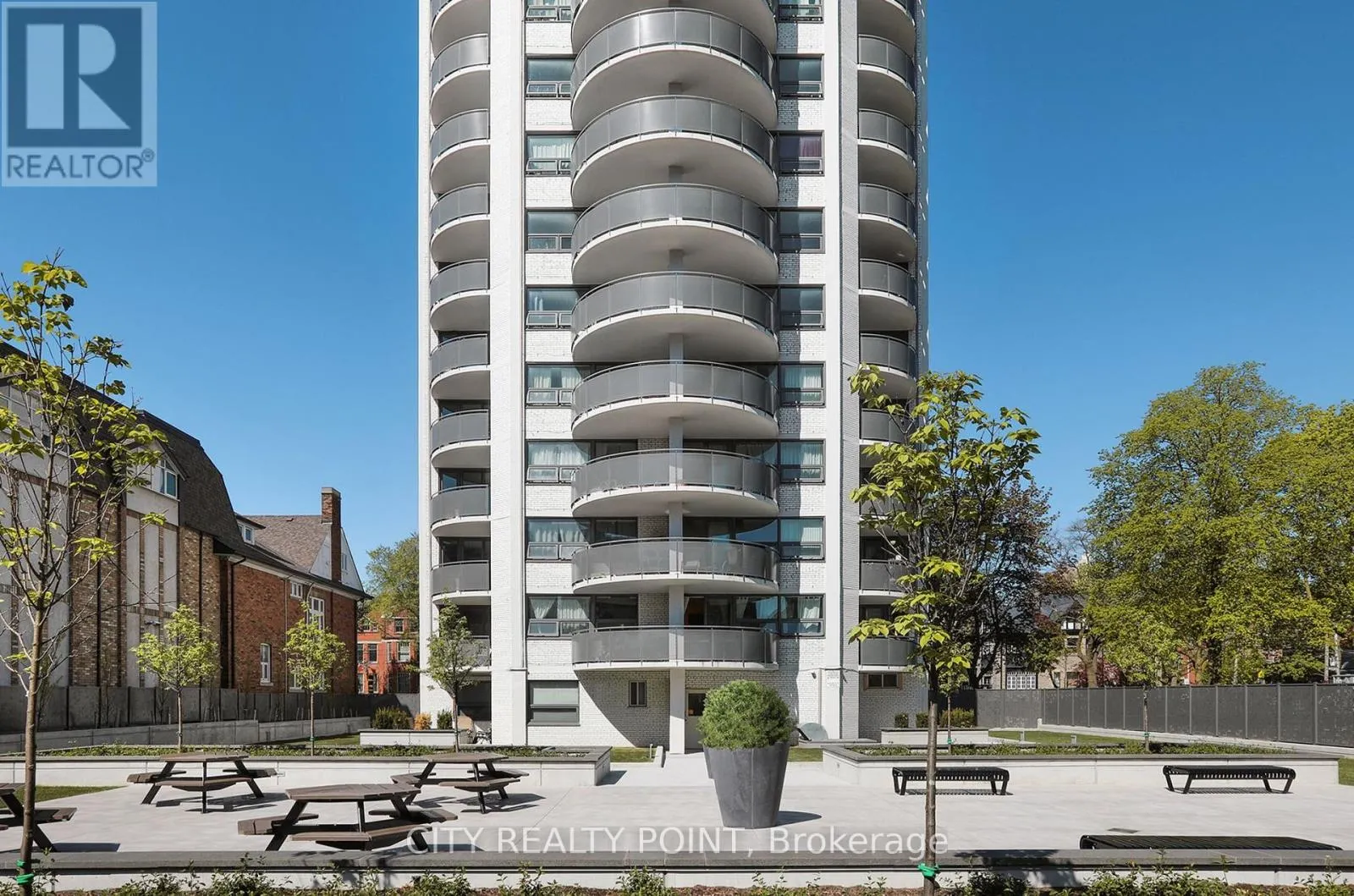 402 - 485 HURON STREET