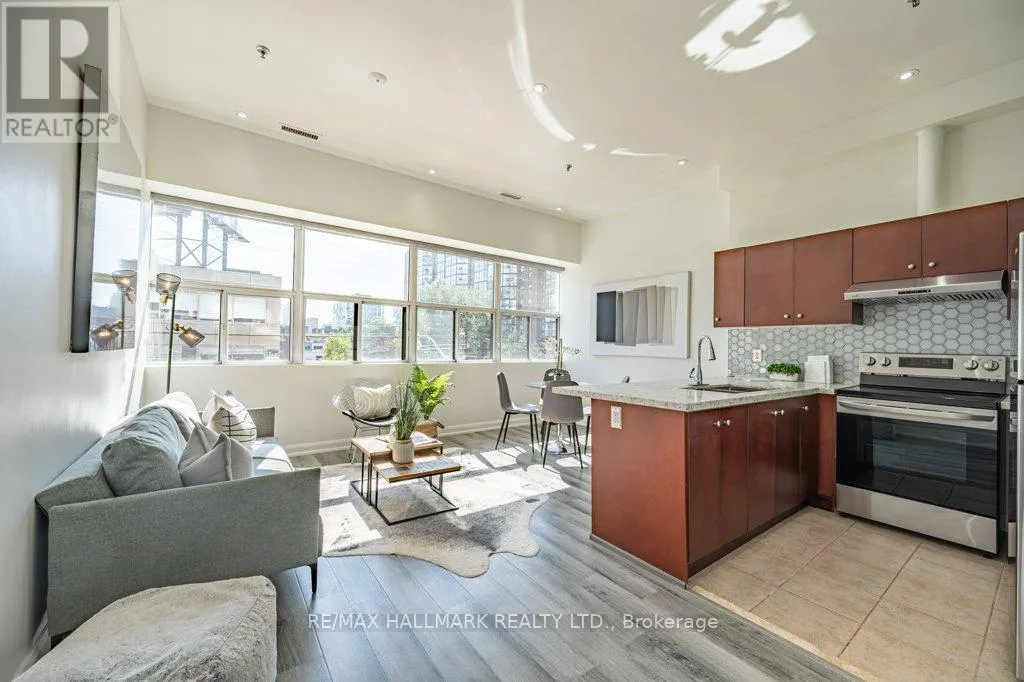 216 - 700 KING STREET W