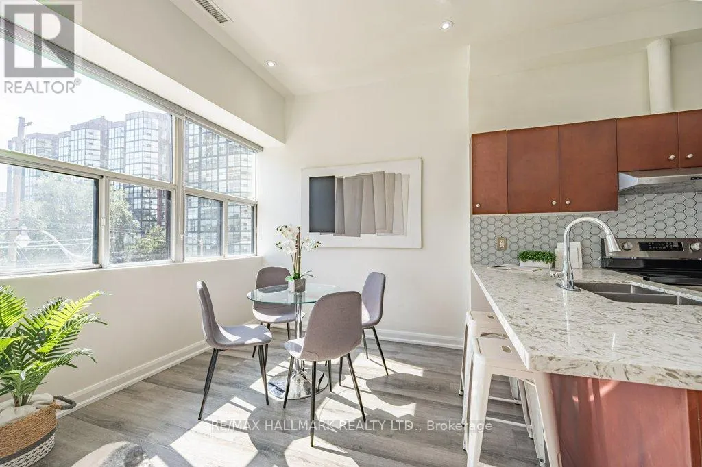 216 - 700 KING STREET W