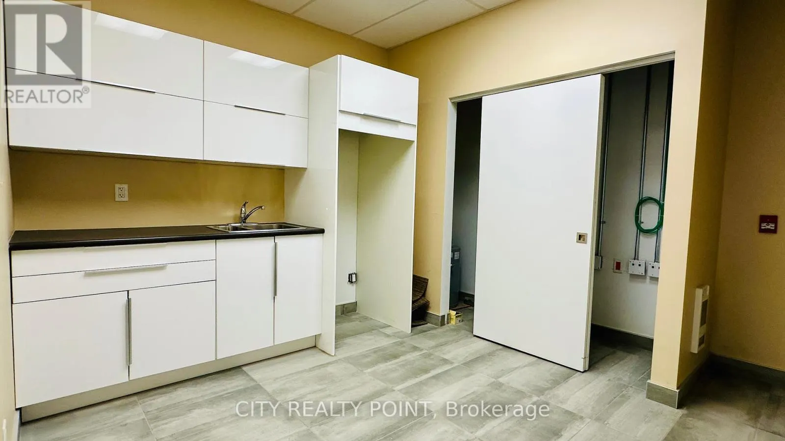 7 - 1500 BATHURST STREET