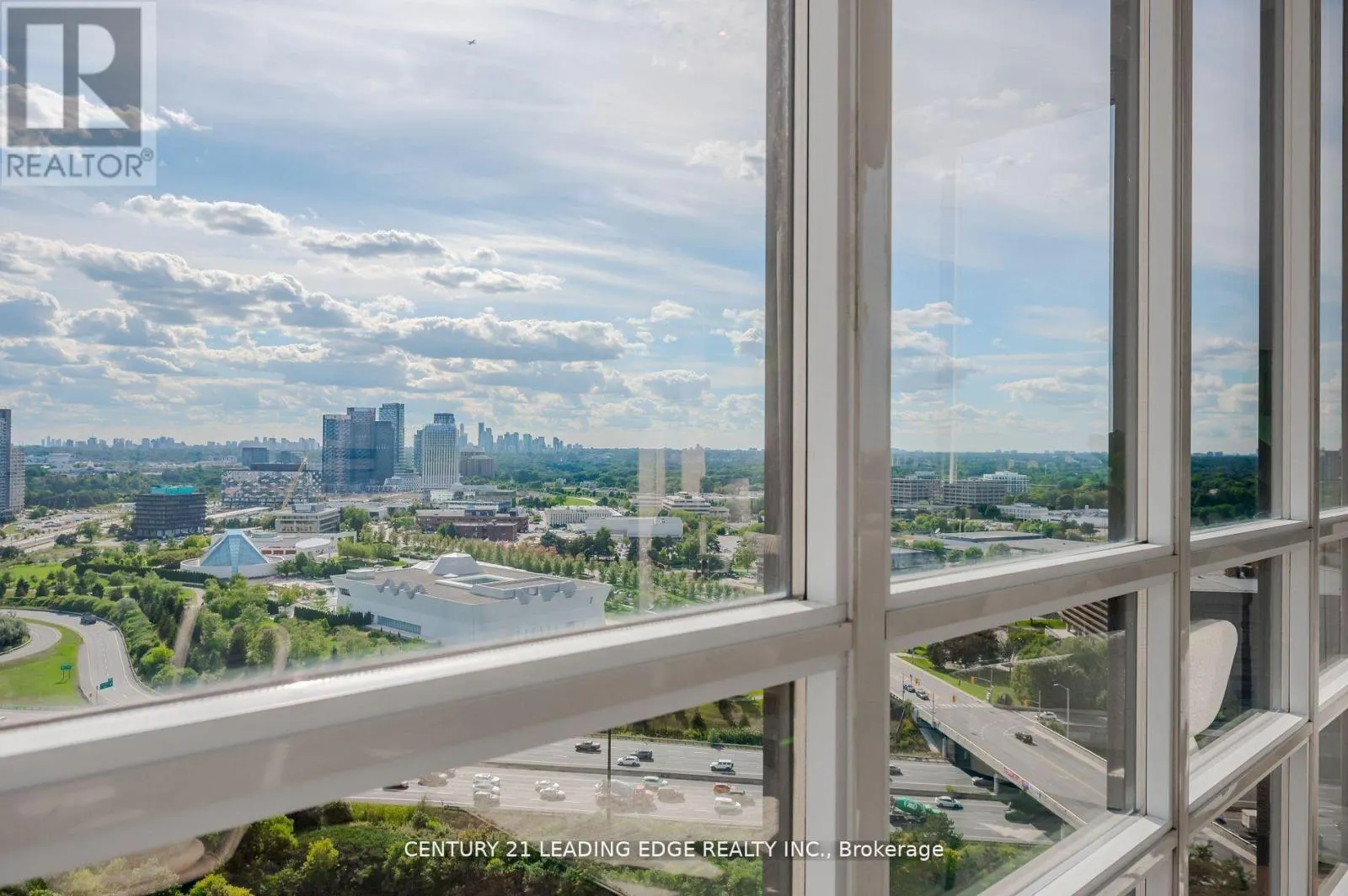 PH303 - 135 WYNFORD DRIVE