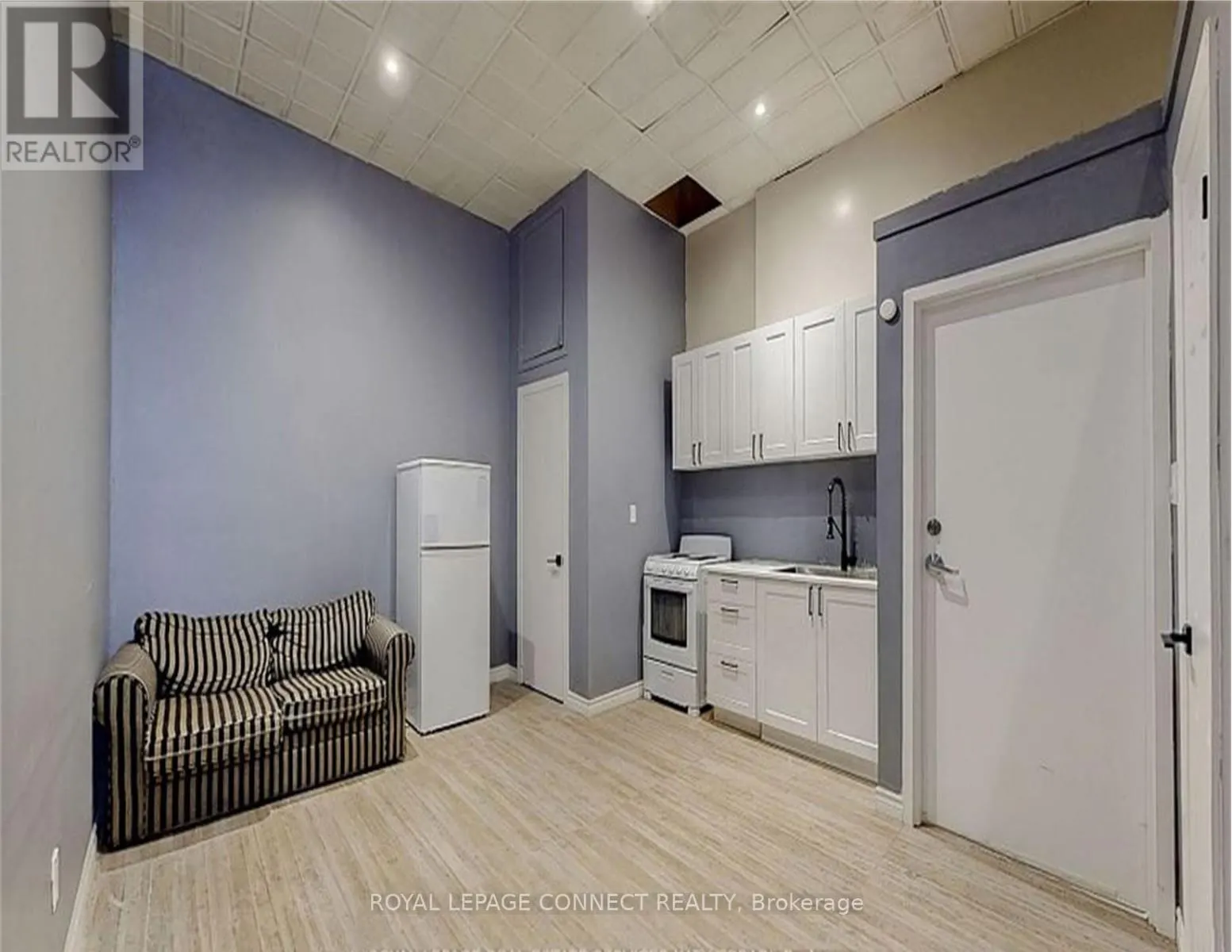 566 QUEEN STREET W