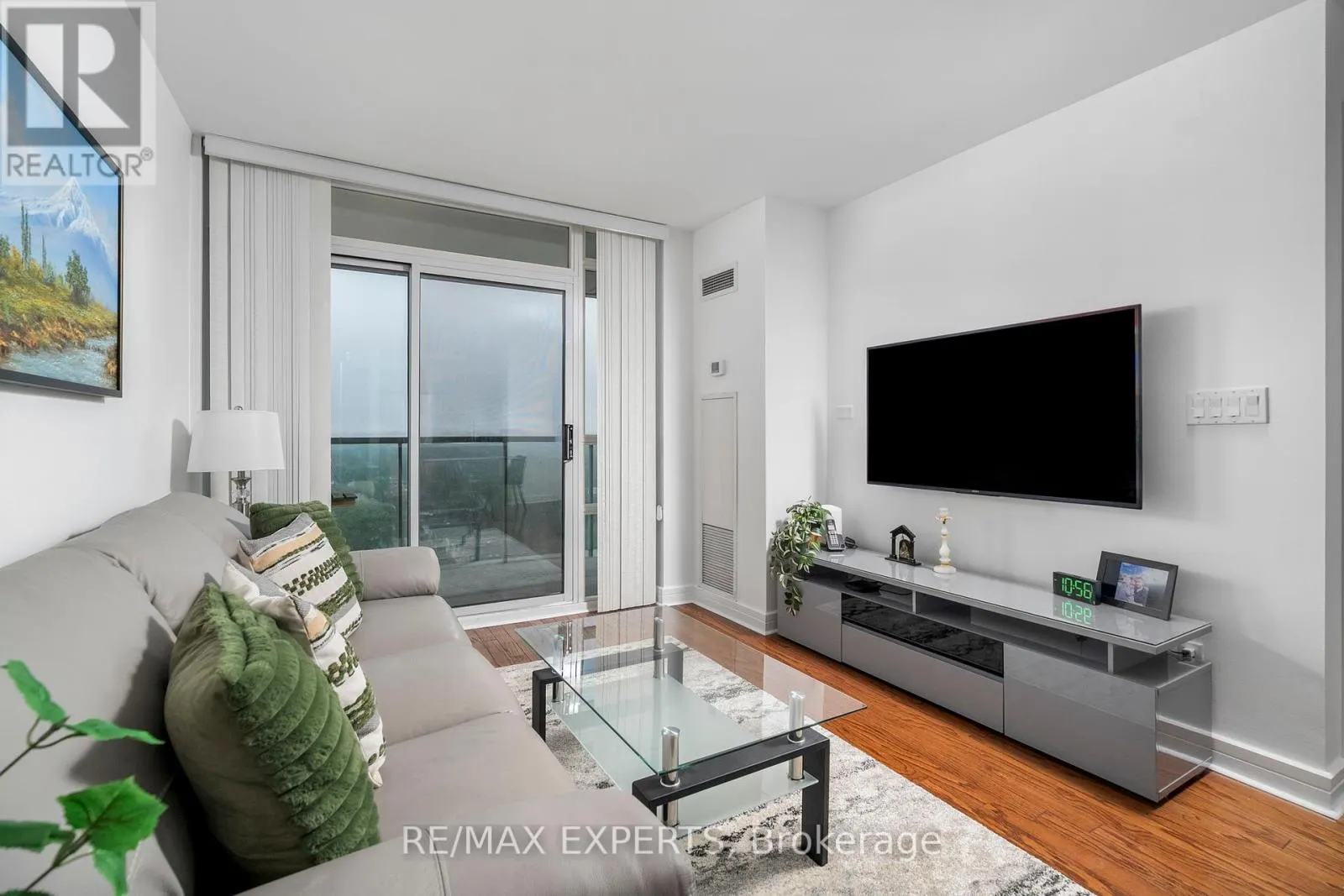1801 - 18 HARRISON GARDEN BOULEVARD