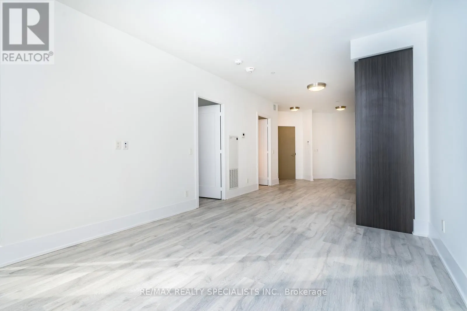 608 - 1 EDGEWATER DRIVE