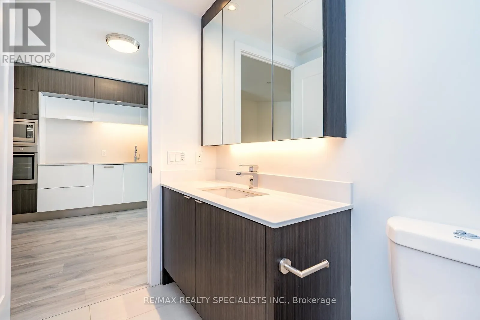 608 - 1 EDGEWATER DRIVE