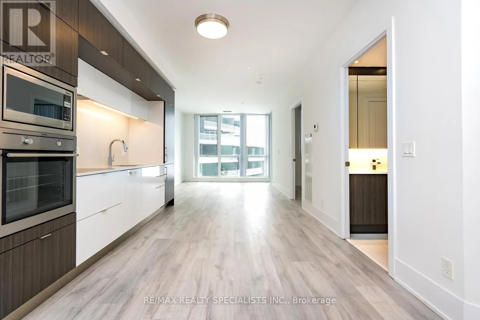 608 - 1 EDGEWATER DRIVE