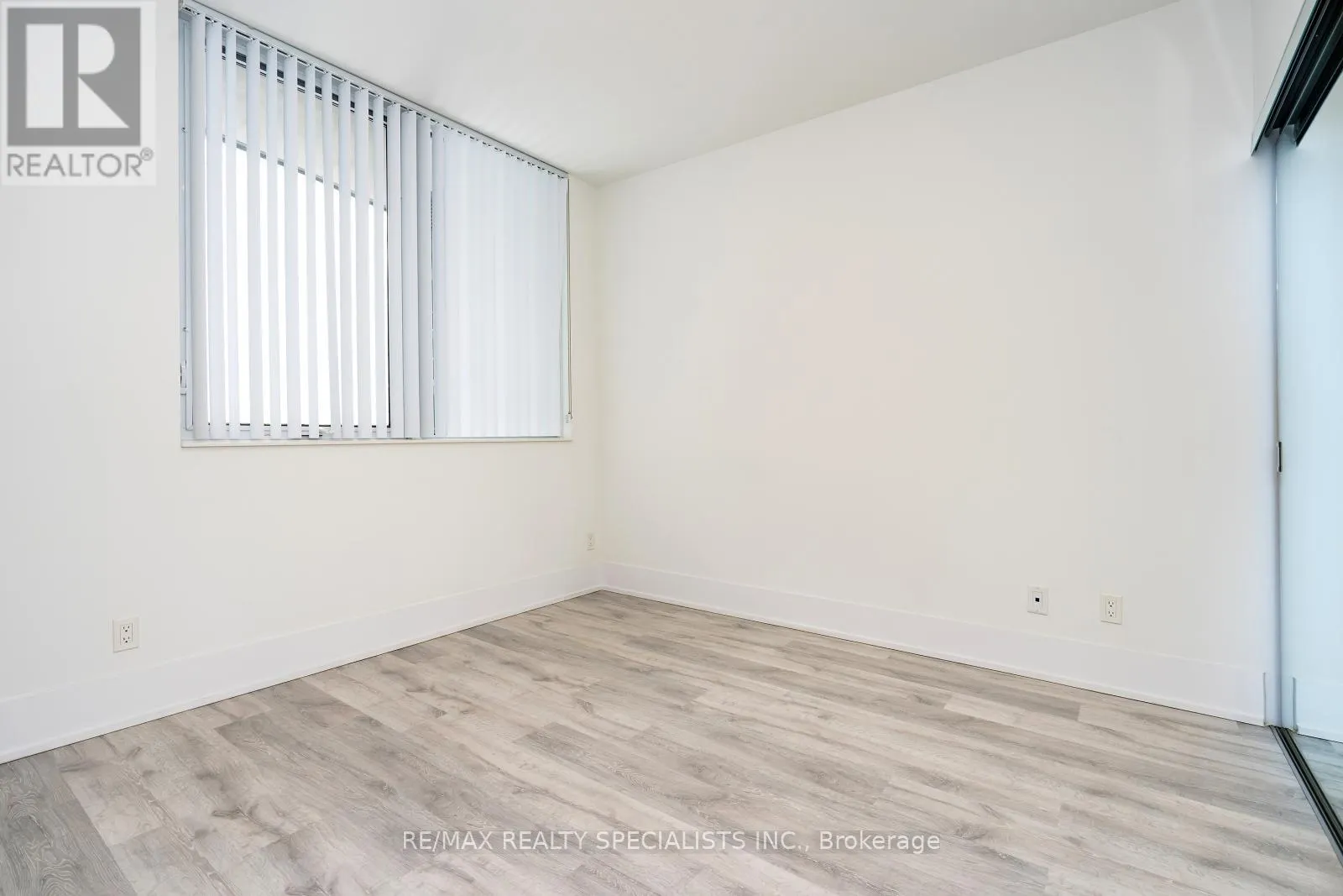 608 - 1 EDGEWATER DRIVE