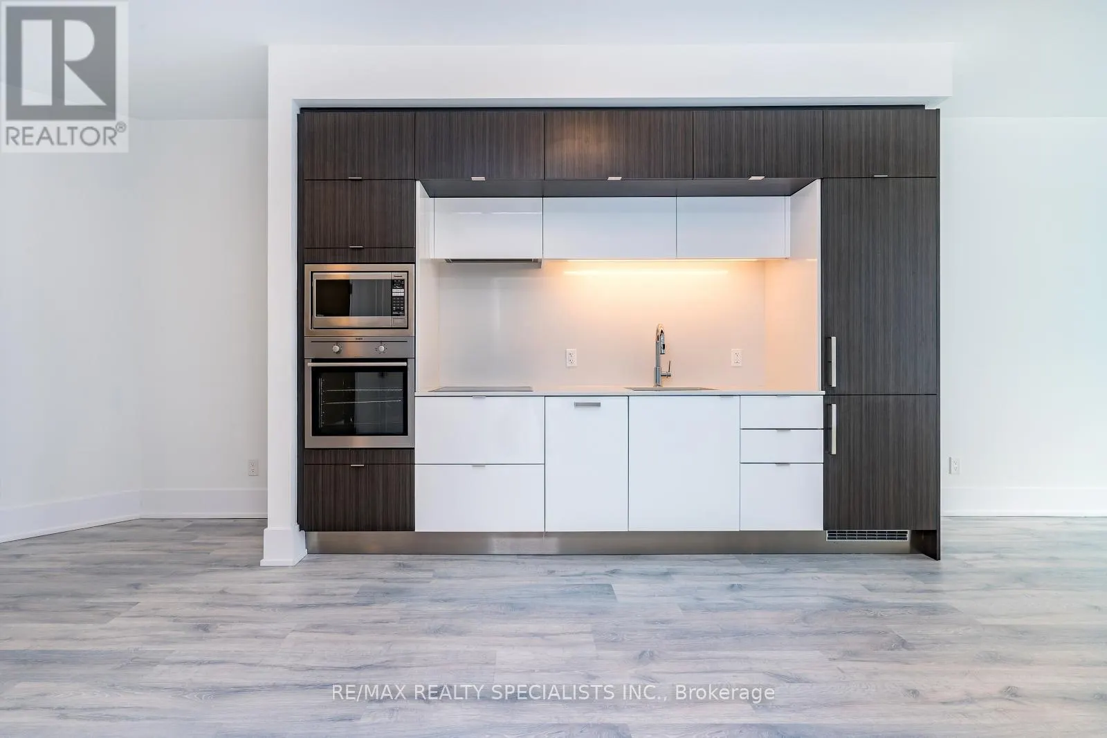 608 - 1 EDGEWATER DRIVE